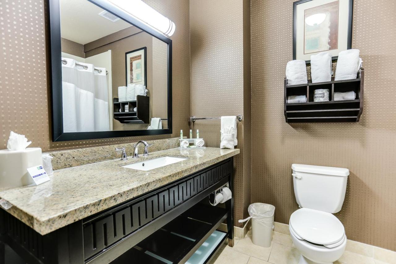 King Room at Holiday Inn Express Hotel & Suites Huntsville by IHG