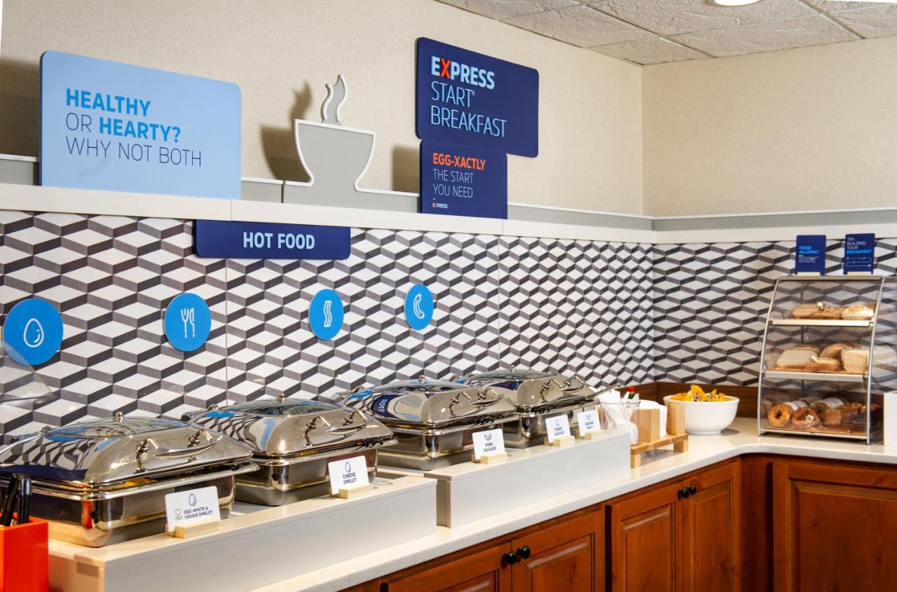 | Holiday Inn Express & Suites Hayward, an IHG Hotel