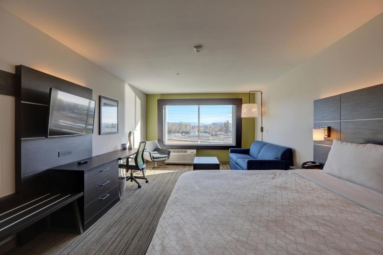 King Suite - Non-Smoking at Holiday Inn Express & Suites Auburn Downtown by IHG