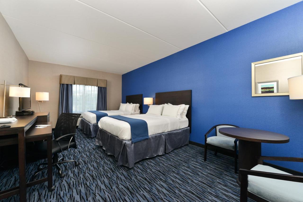 Executive Queen Room with Two Queen Beds at Holiday Inn Express & Suites Peekskill-Lower Hudson Valley by IHG