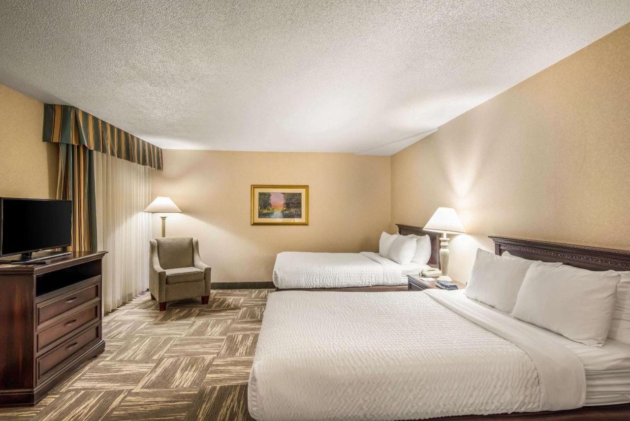 Queen Room with Two Queen Beds - Non-Smoking at Clarion Inn Grand Junction