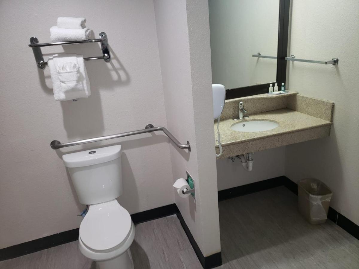 Queen Room with Roll-In Shower- Accessible/Non-Smoking at Quality Inn Airport East