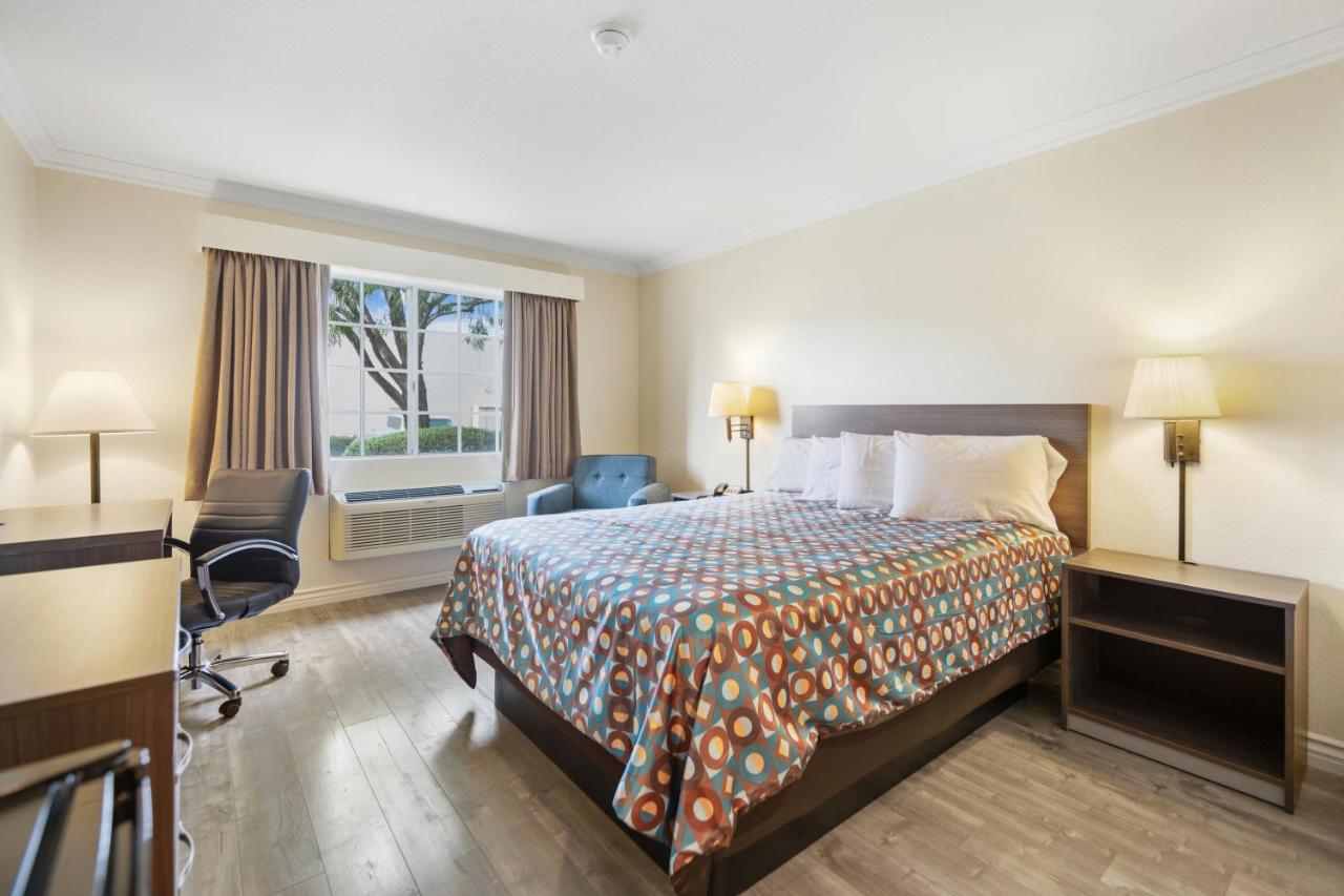 | SureStay Hotel by Best Western Fontana
