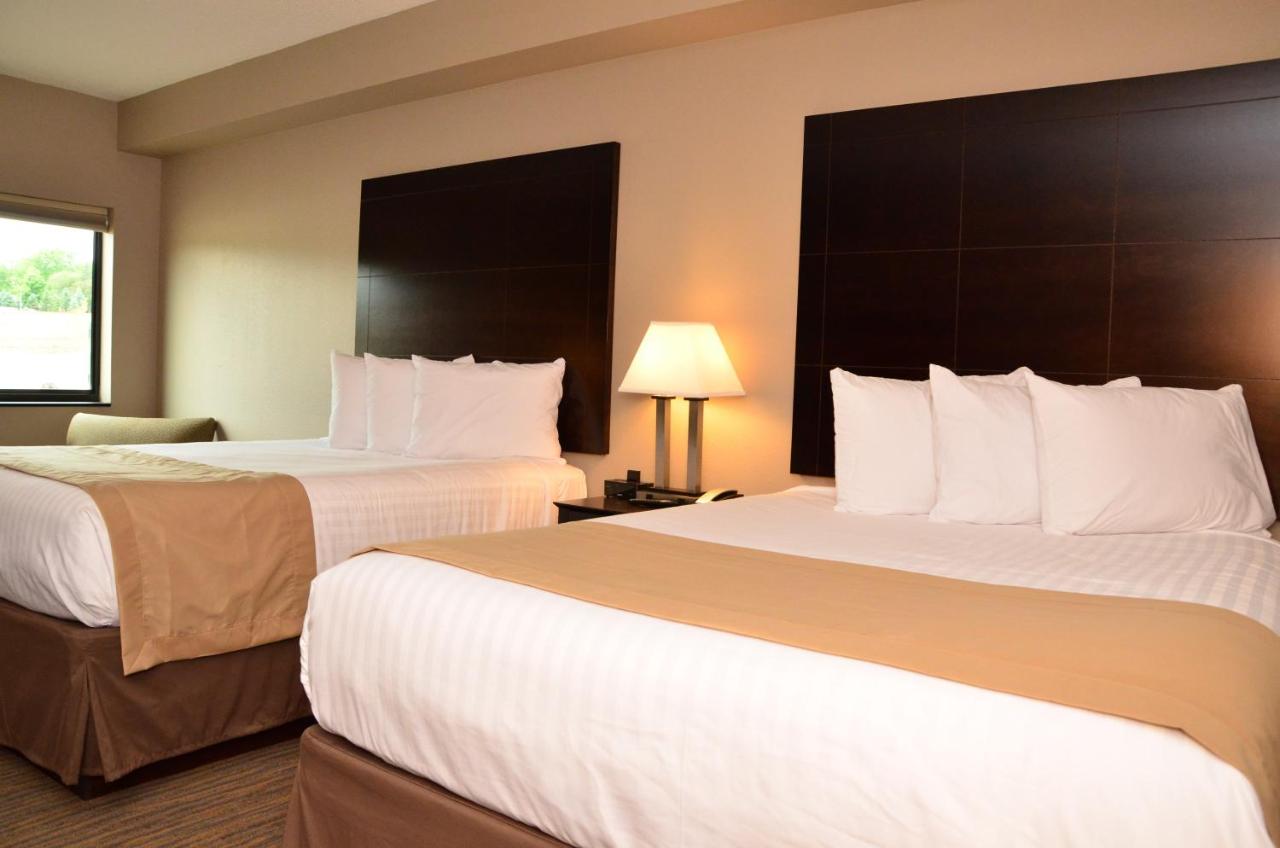 Queen Room with Two Queen Beds at Qube Hotel