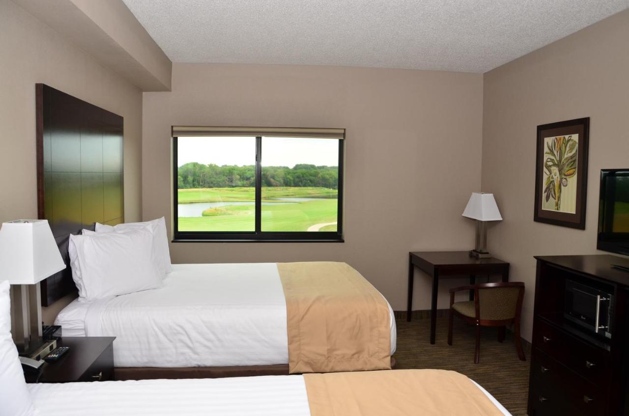 Queen Room with Two Queen Beds at Qube Hotel
