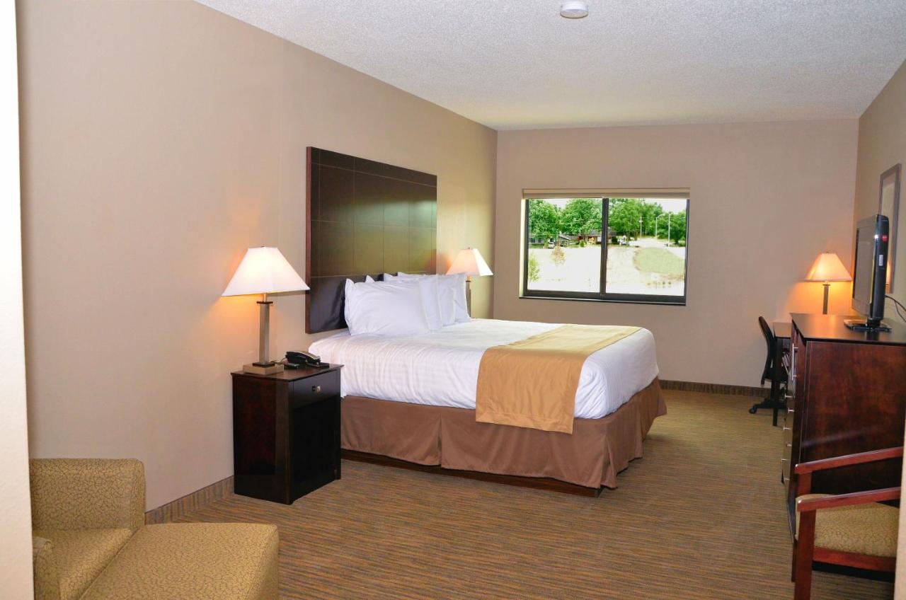 King Room at Qube Hotel