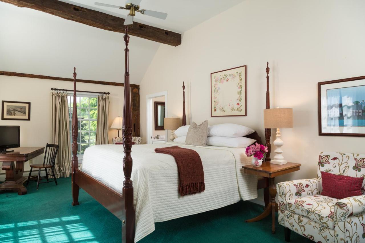 | Chesterfield Inn
