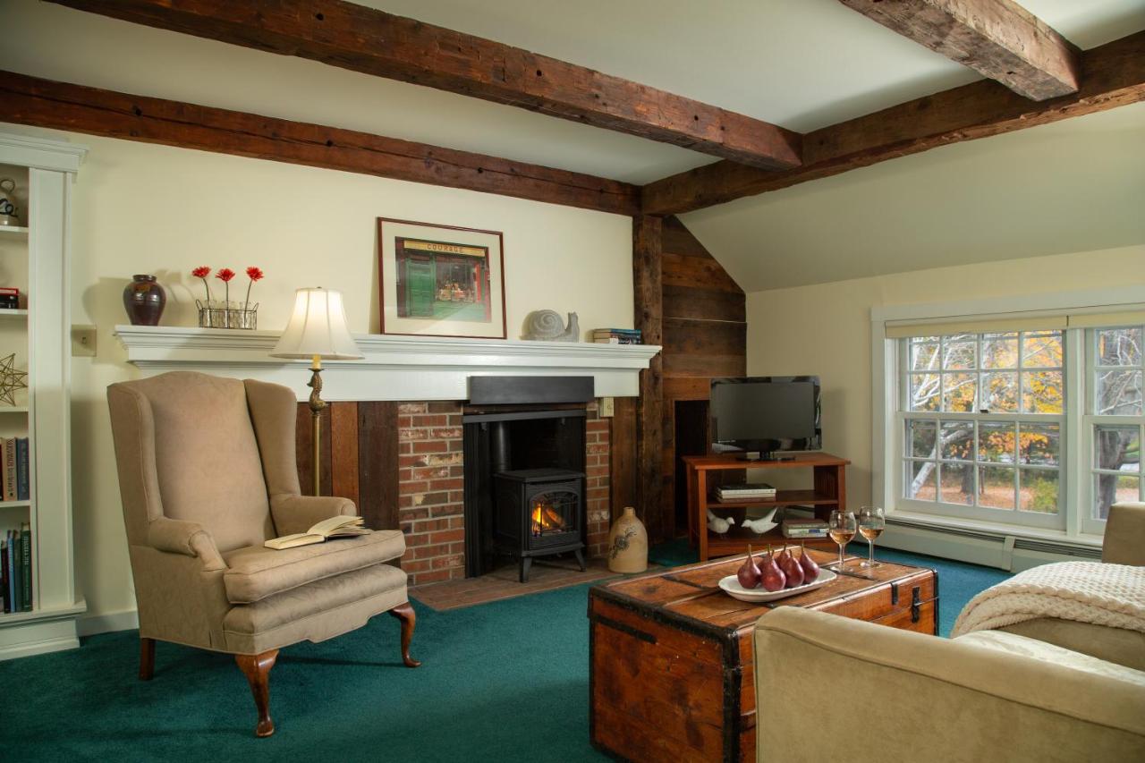 | Chesterfield Inn