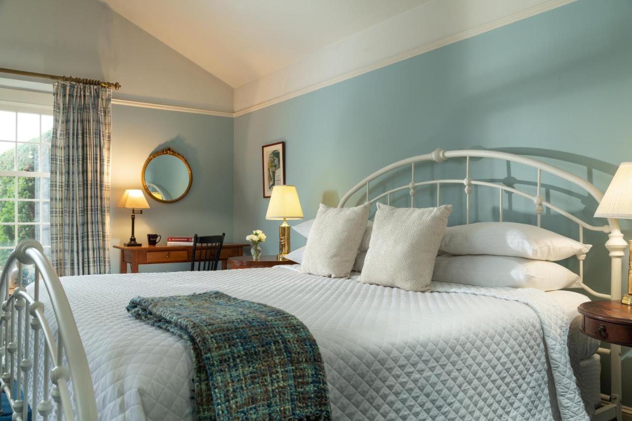 | Chesterfield Inn