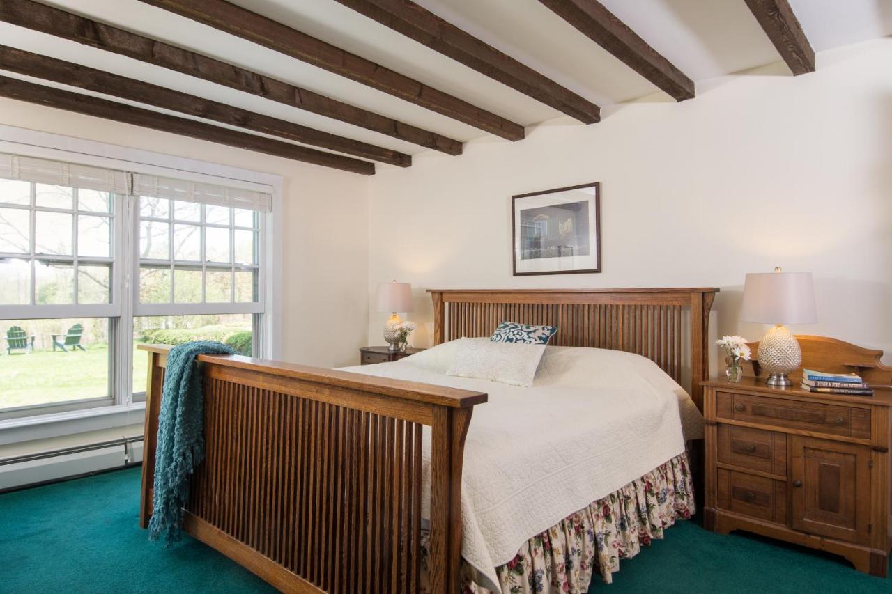 | Chesterfield Inn