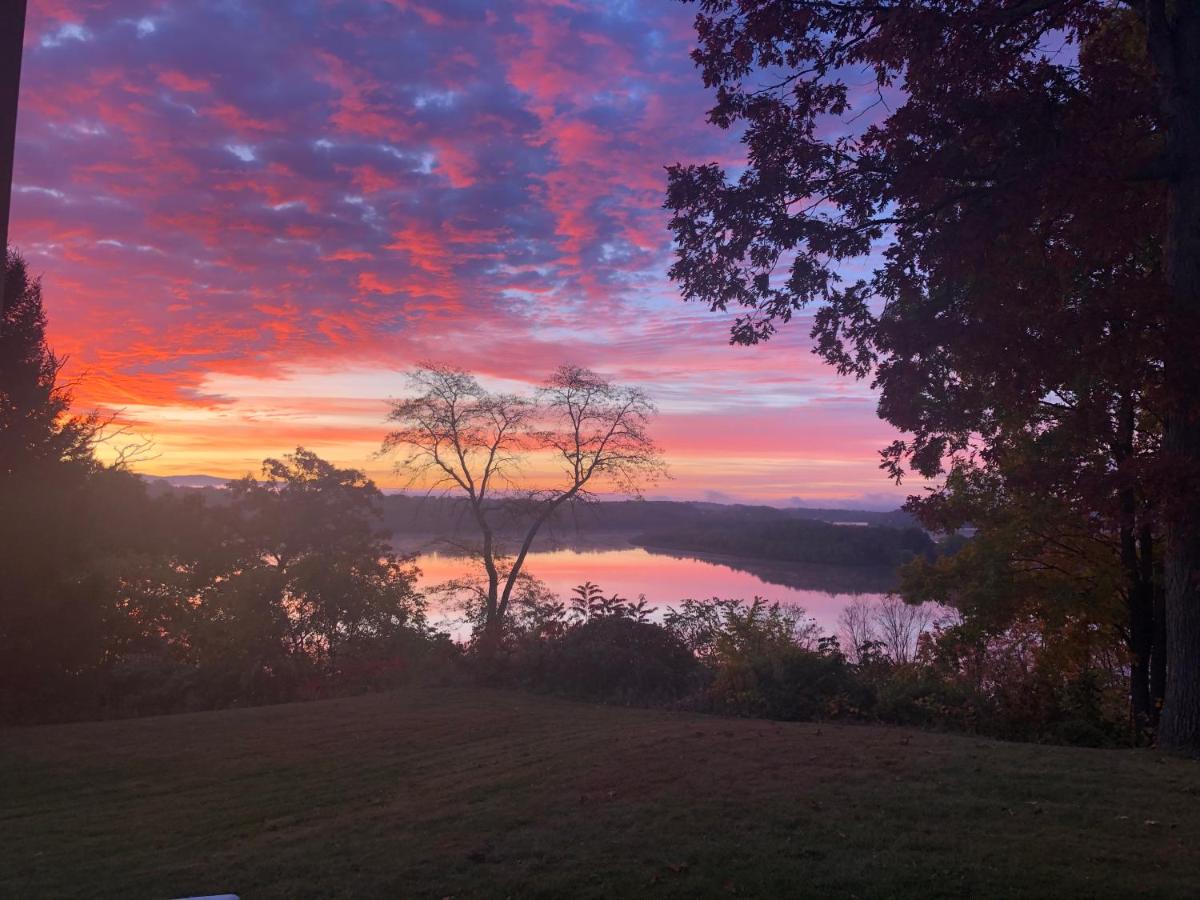 | Oakcliff Bed and Breakfast