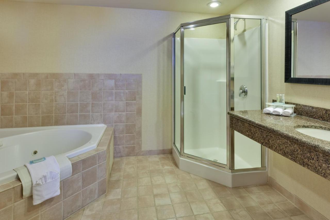 King Suite at Holiday Inn Express San Francisco-Airport North by IHG