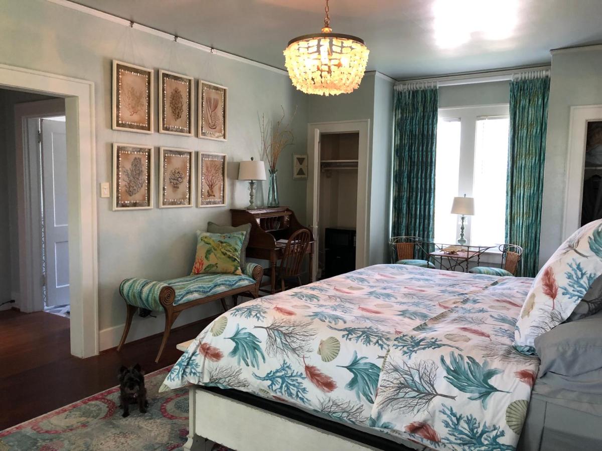 | Avenue O Bed and Breakfast