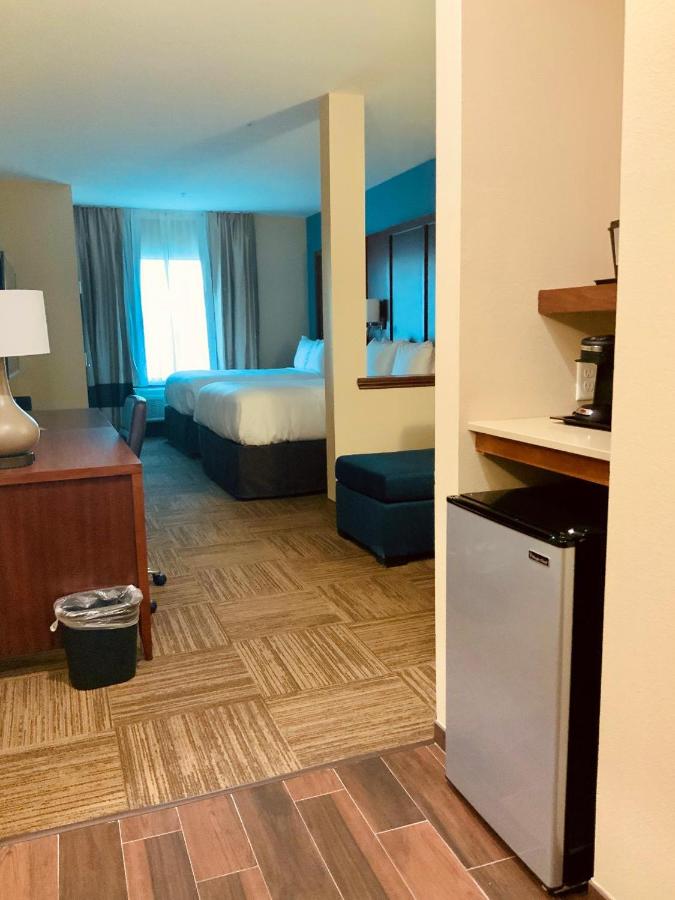 Queen Suite with Two Queen Beds and Bathtub - Non-Smoking at Comfort Suites Cedar Park - Austin Northwest