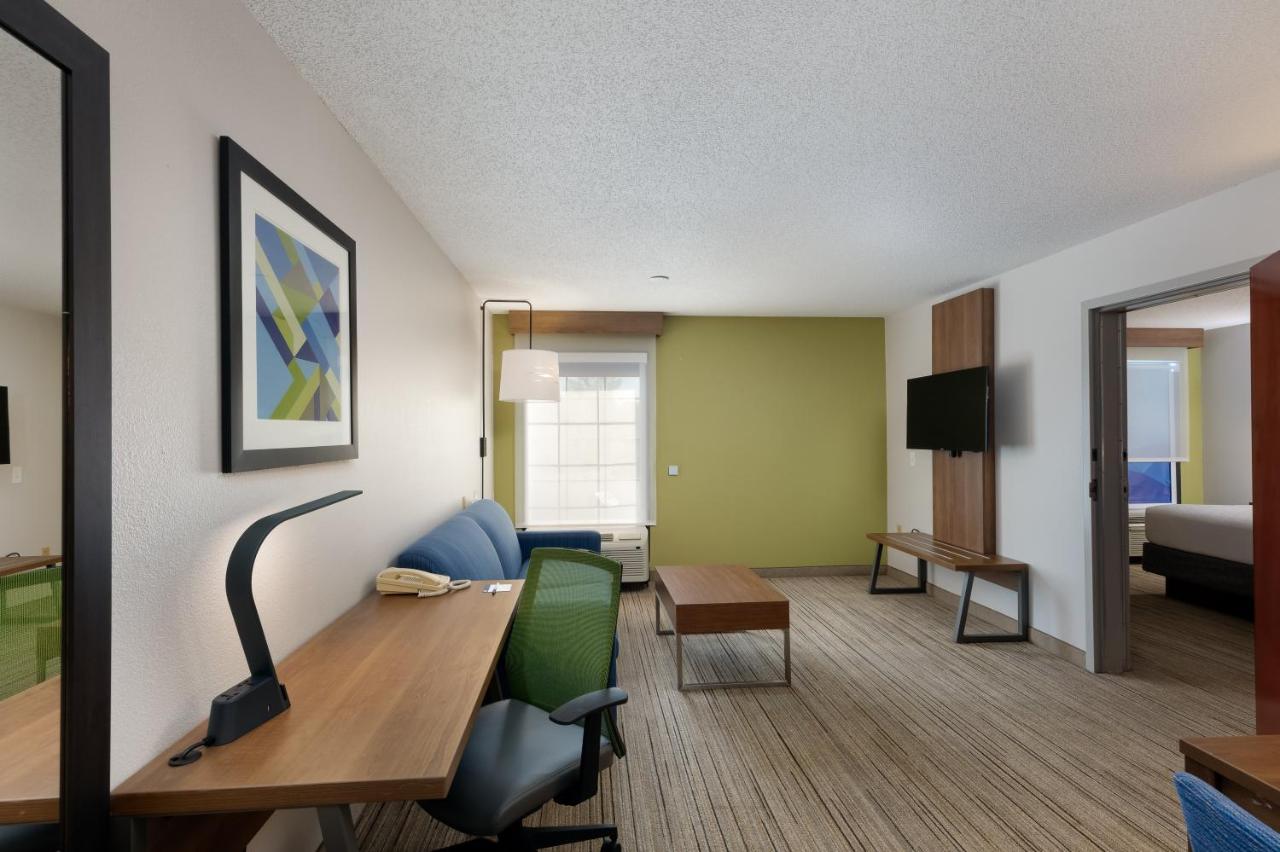  | Holiday Inn Express Hotel & Suites Milton East I-10