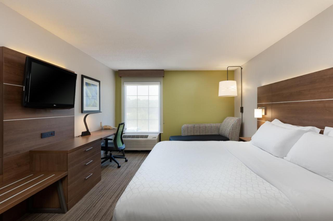 King Room - Mobility Access Tub - Non-Smoking at Holiday Inn Express & Suites Milton East I-10 by IHG