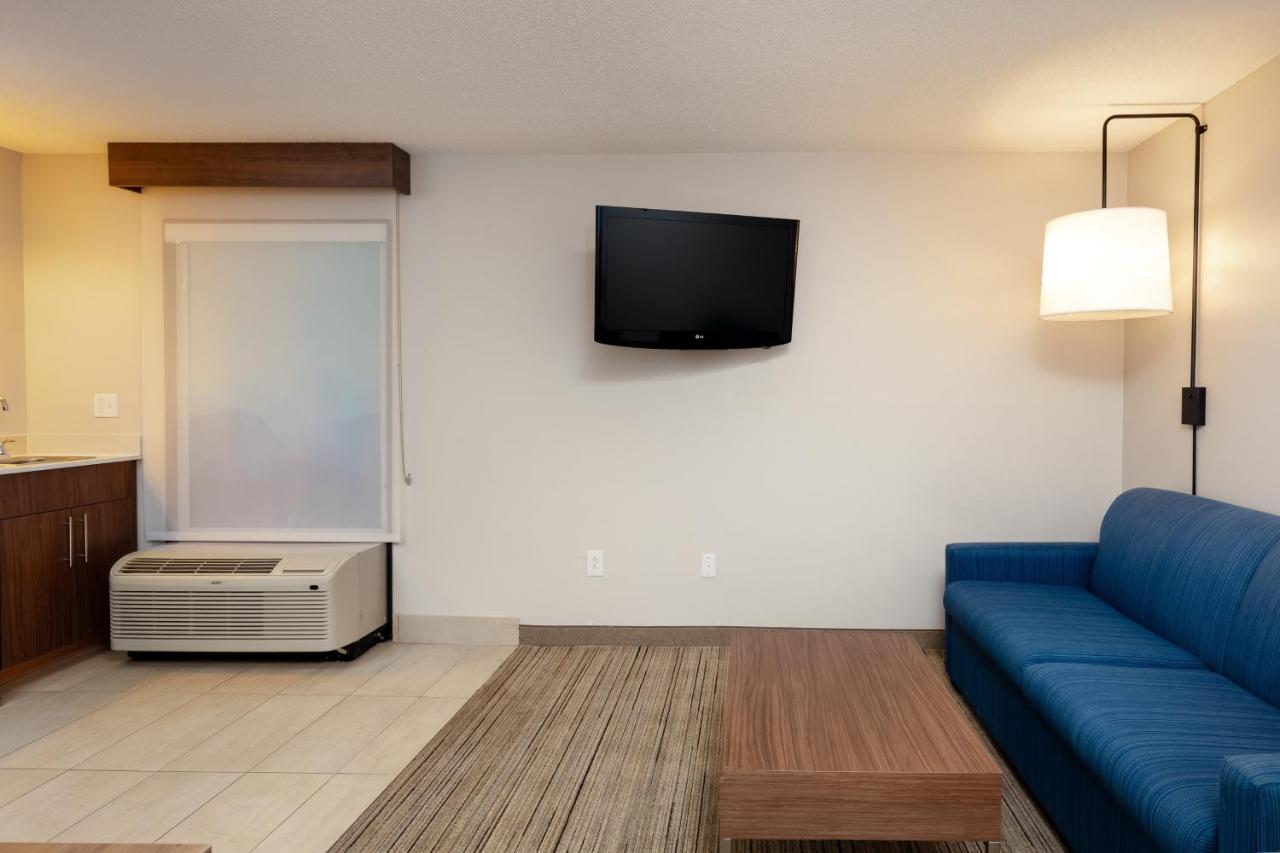 2 Queen Beds Suite Non Smoking at Holiday Inn Express & Suites Milton East I-10 by IHG