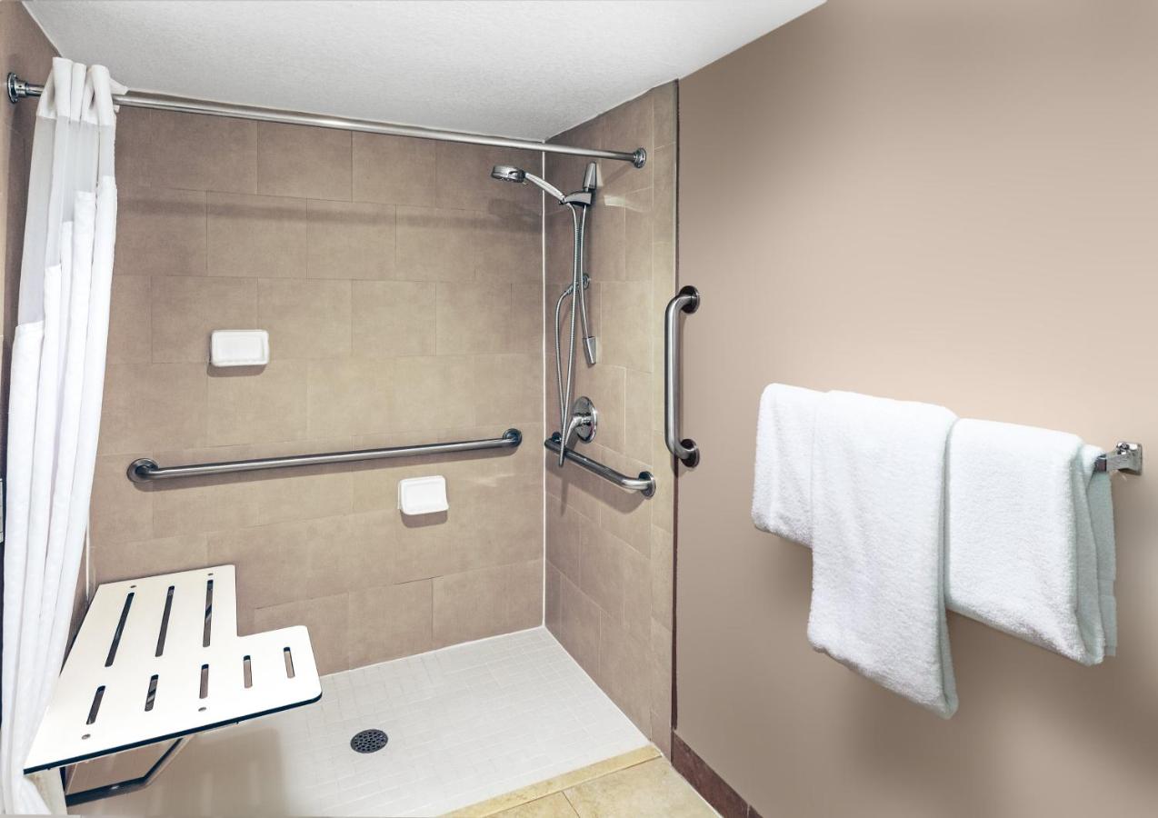 Twin Room - Mobility Access at Holiday Inn Tyler-Conference Center by IHG
