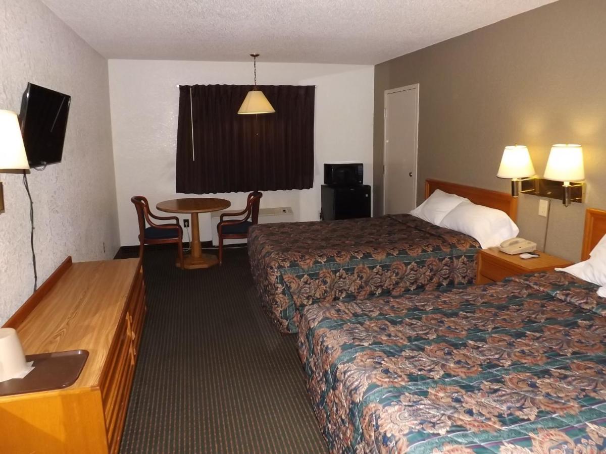Double Room - Non-Smoking at KCI Lodge