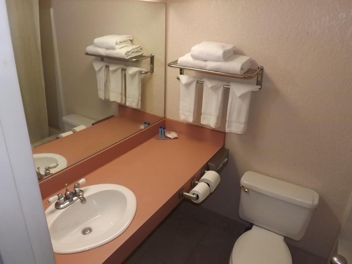 Double Room - Non-Smoking at KCI Lodge