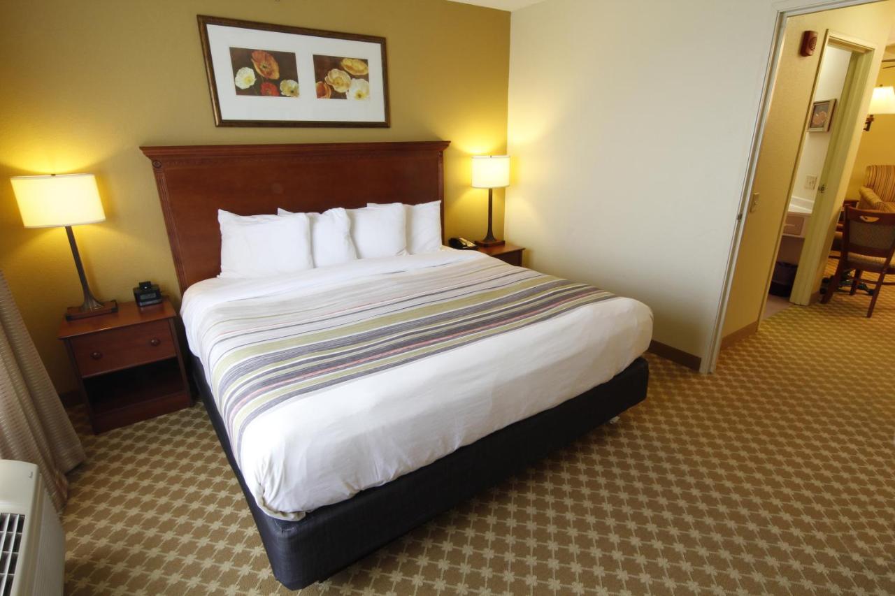 One-Bedroom King Suite - Disability Access at Country Inn & Suites by Radisson, Crystal Lake, IL