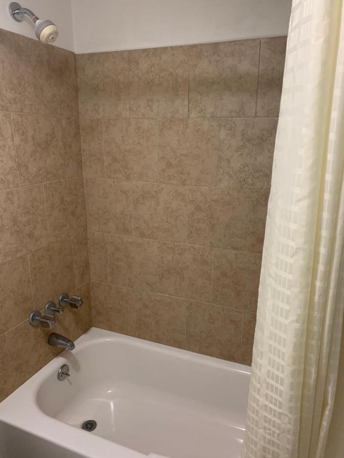 | Baton Rouge West Inn