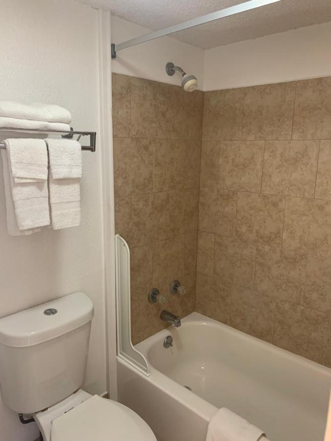 | Baton Rouge West Inn
