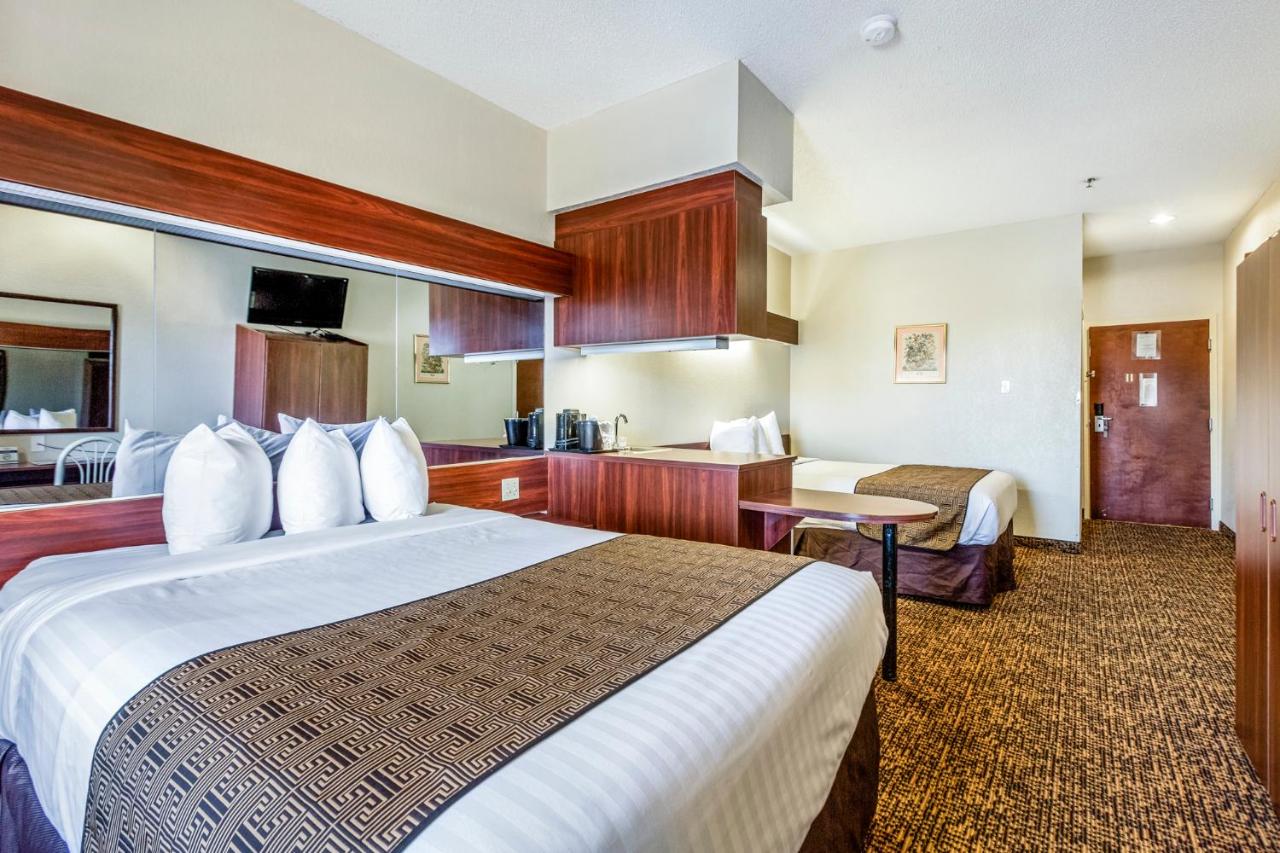 Premium 2 Queen Bed at Trident Inn & Suites, Baton Rouge