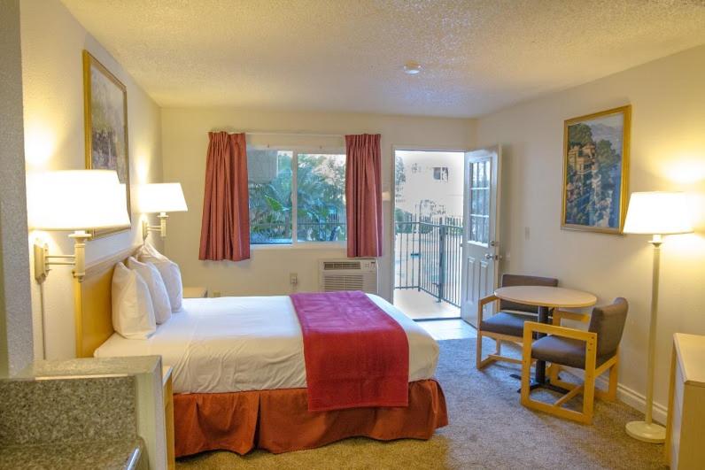  | California Suites Hotel