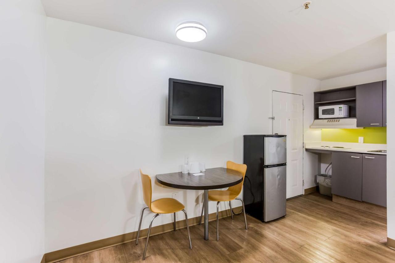 Deluxe Queen Room - Non-Smoking at Studio 6 Extended Stay - Jacksonville, FL - South