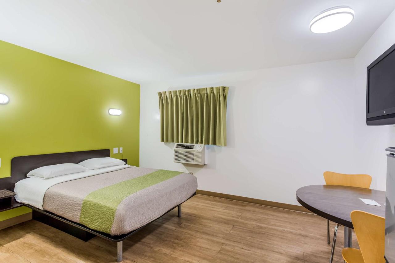 Queen Room - Disability Access - Roll in Shower at Studio 6 Extended Stay - Jacksonville, FL - South