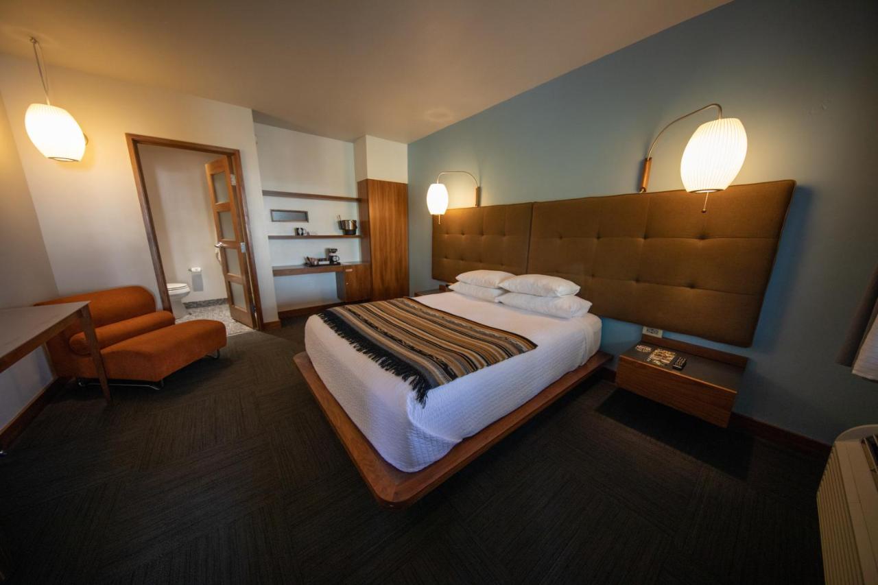 Queen Room at Modern Hotel