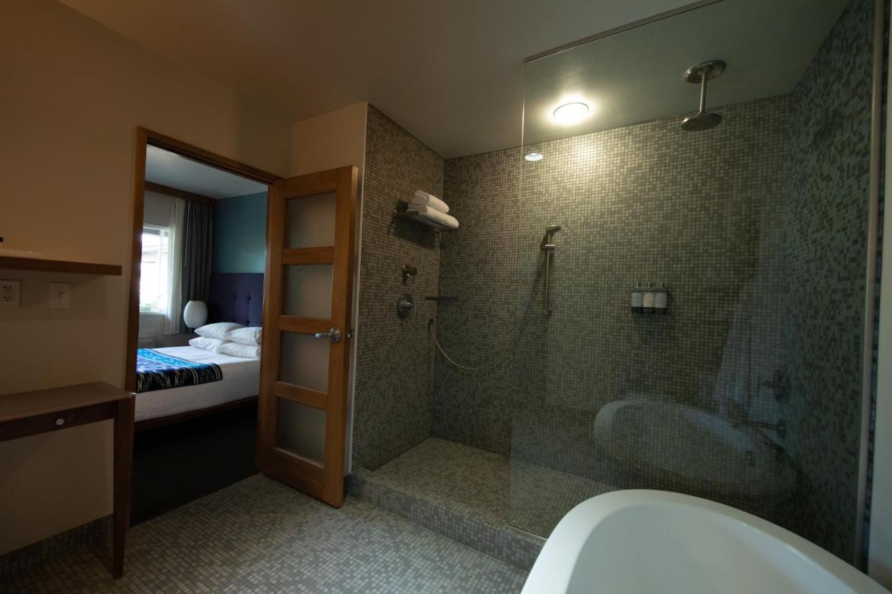 Queen Suite at Modern Hotel