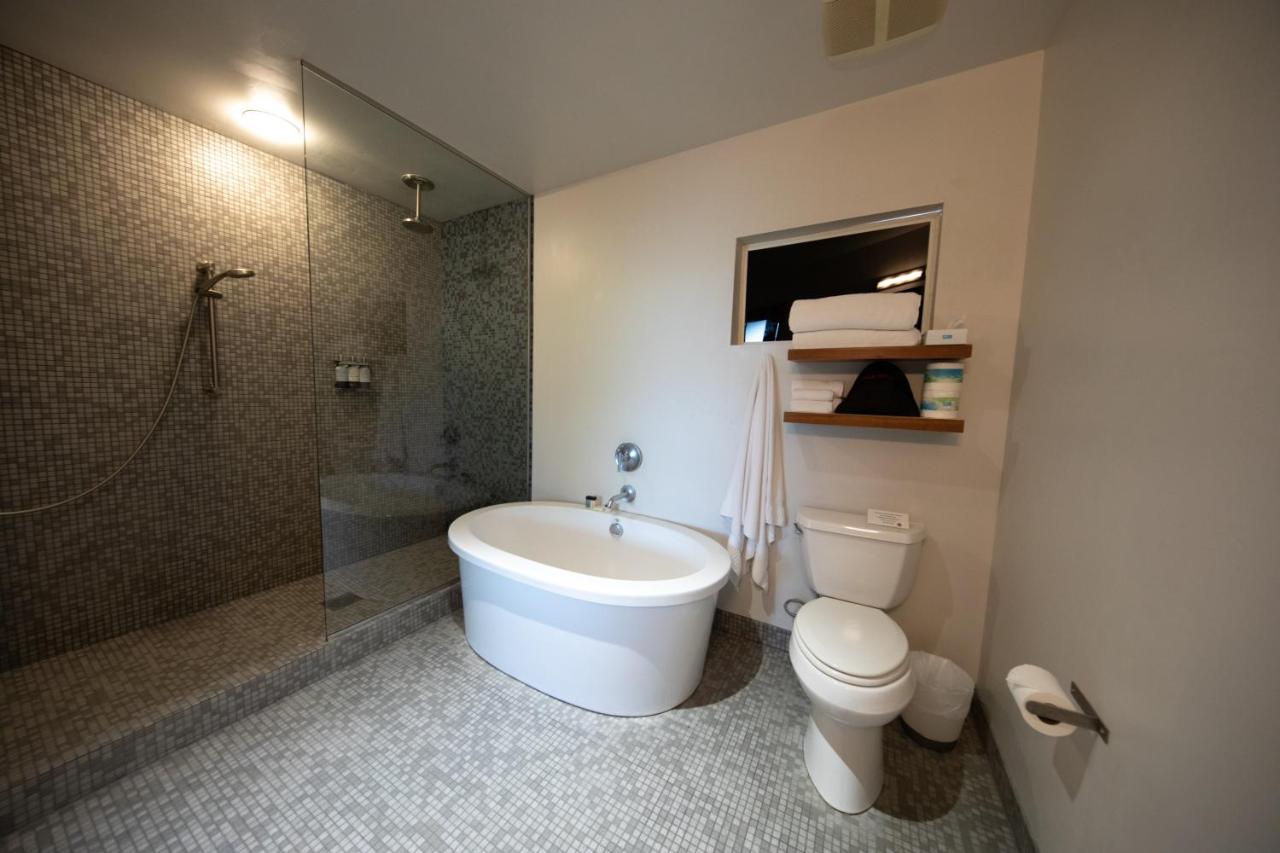 Queen Suite at Modern Hotel