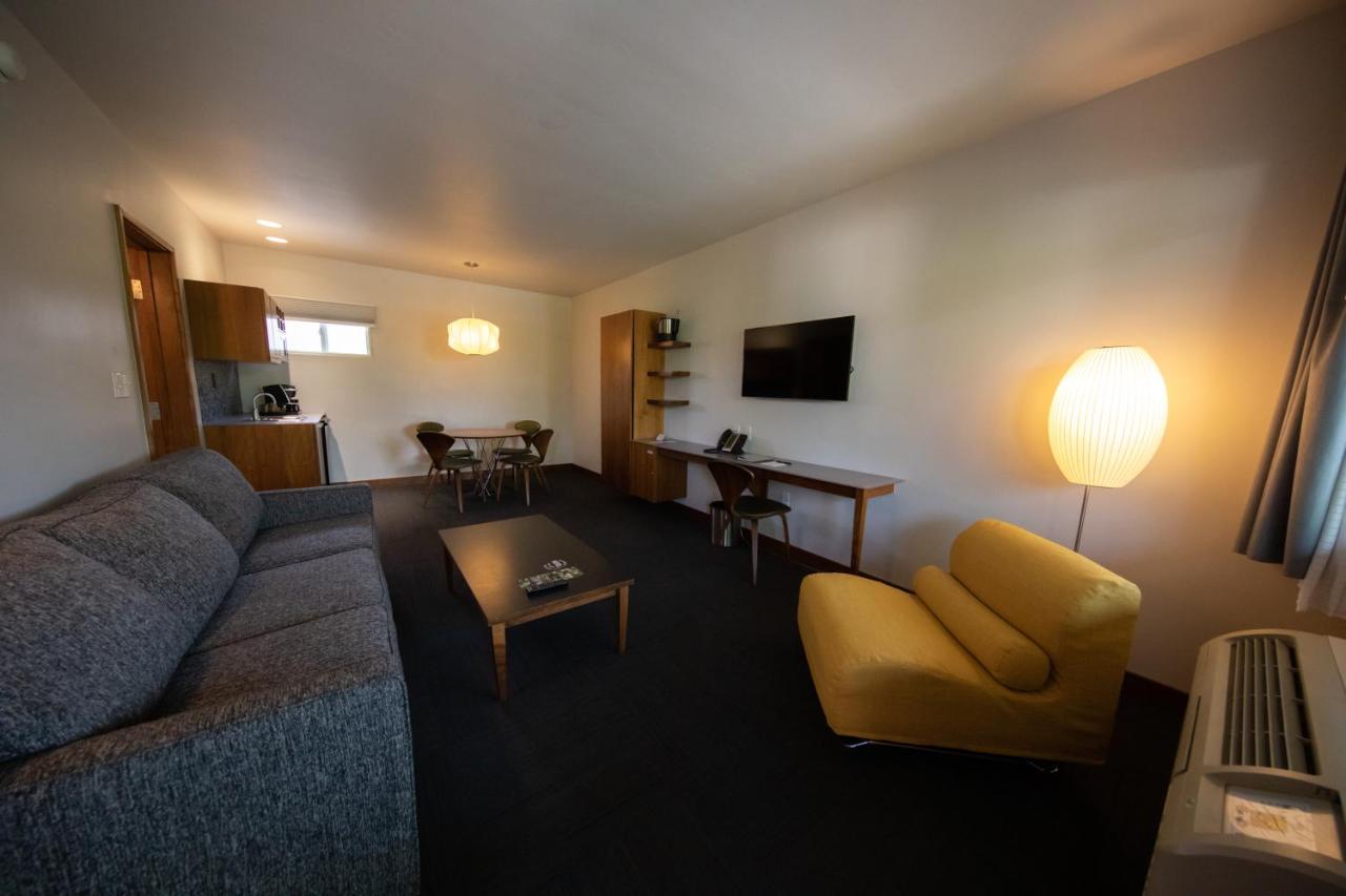Queen Suite at Modern Hotel