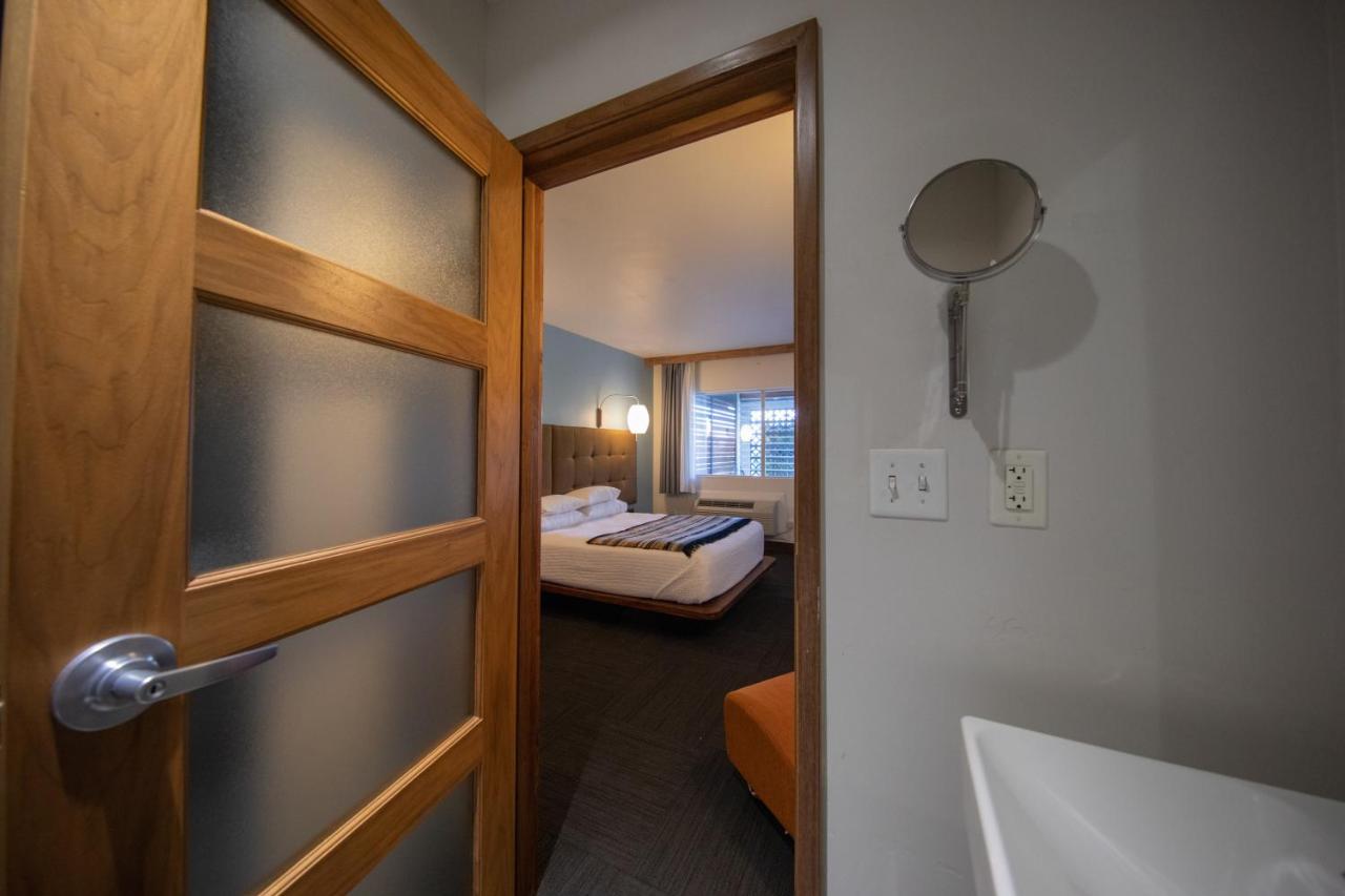 Queen Room at Modern Hotel
