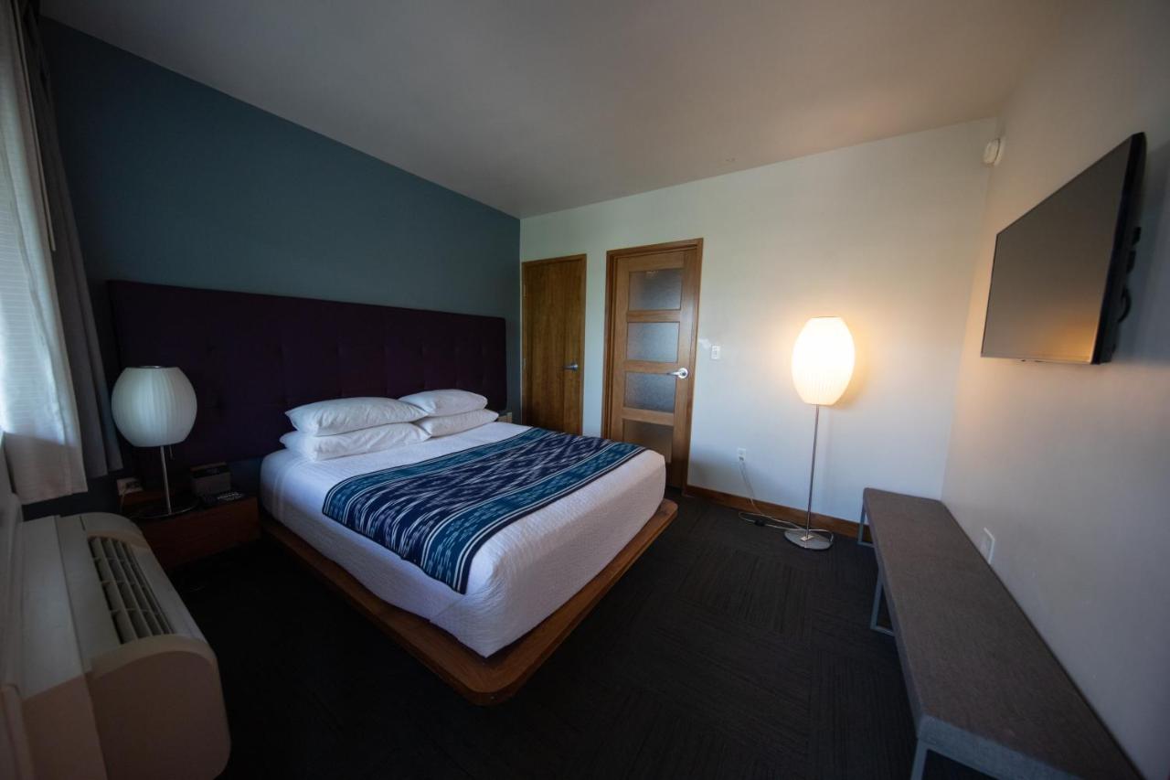Queen Suite at Modern Hotel
