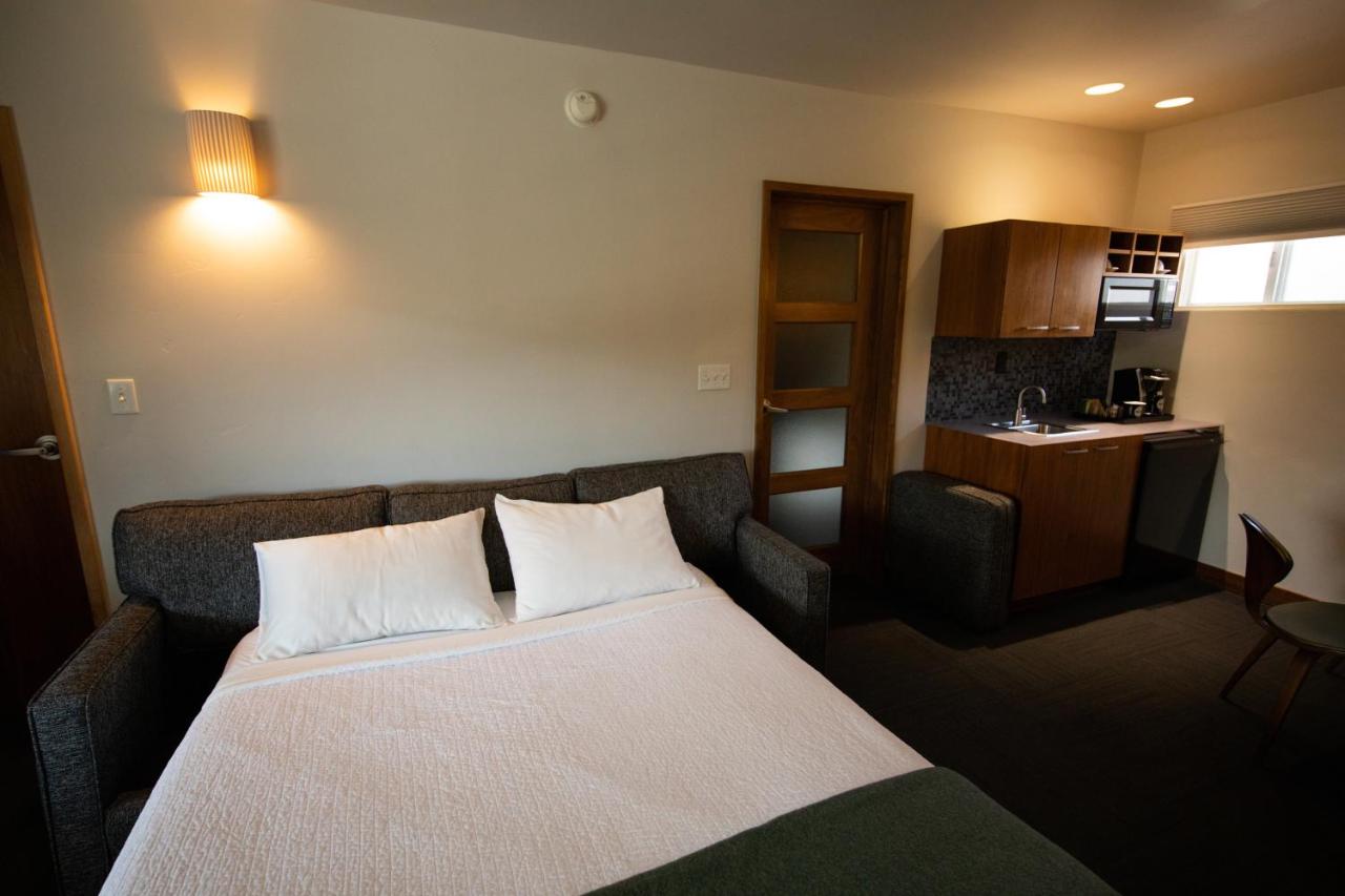 Queen Suite at Modern Hotel
