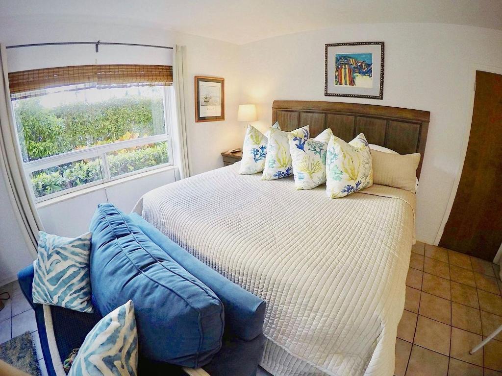Queen Room - Non-Smoking at Ebb Tide Resort Oceanfront