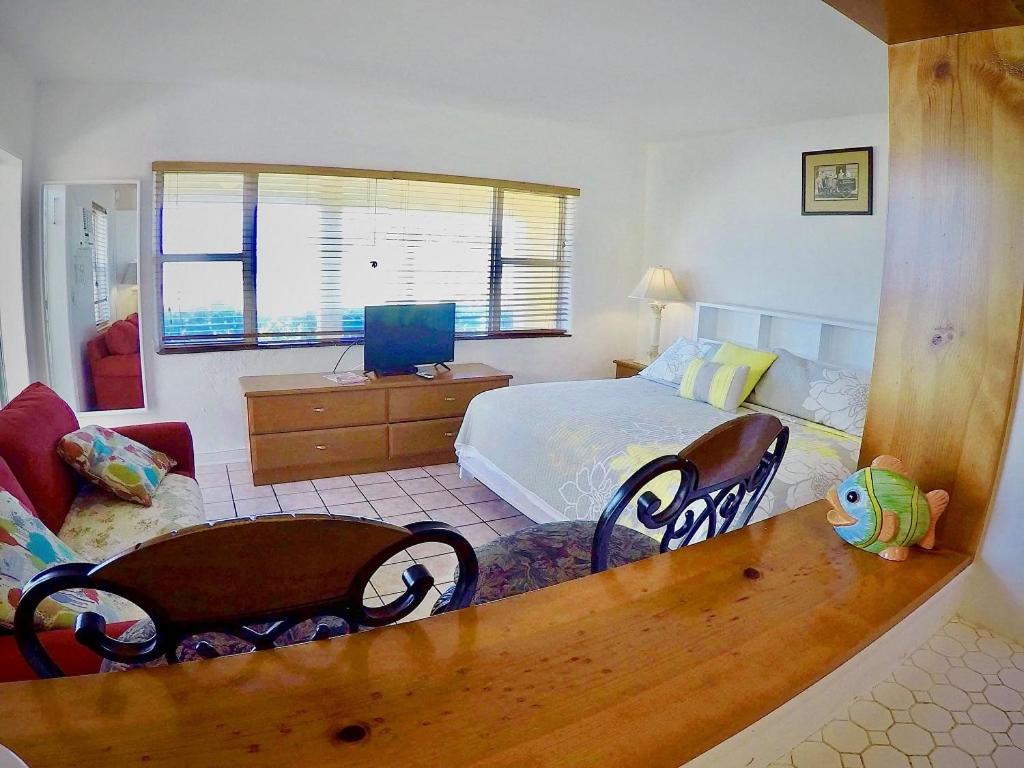 King Room with Oceanfront View - Non-Smoking at Ebb Tide Resort Oceanfront