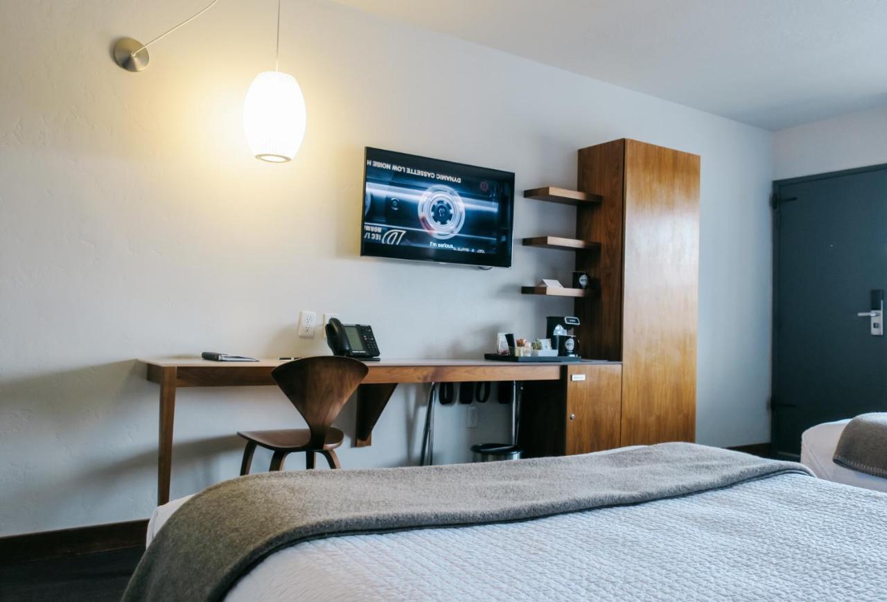 Queen Room at Modern Hotel