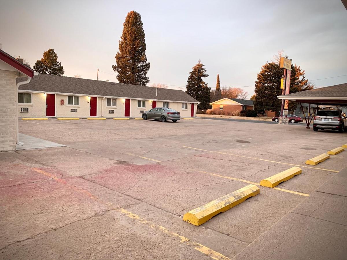 | Annie Oakley Motel Oakley