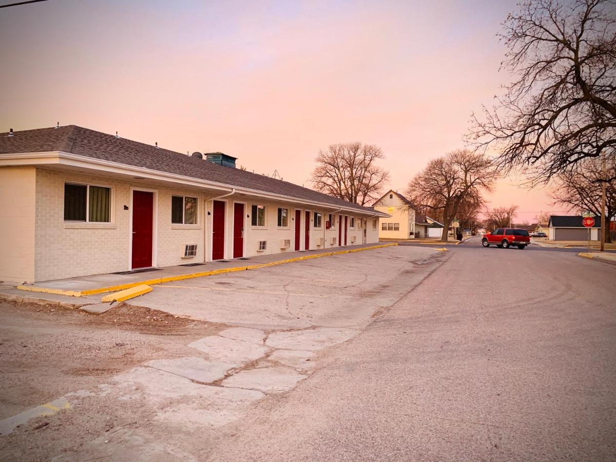 | Annie Oakley Motel Oakley