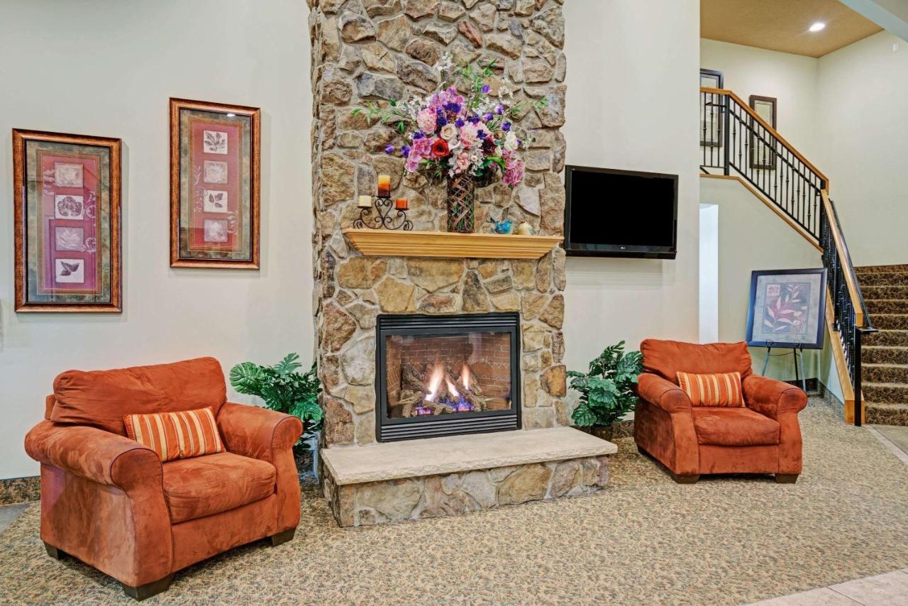  | Super 8 by Wyndham Rogers Minnesota