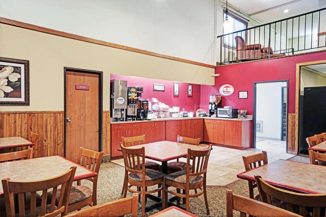 | Super 8 by Wyndham Rogers Minnesota