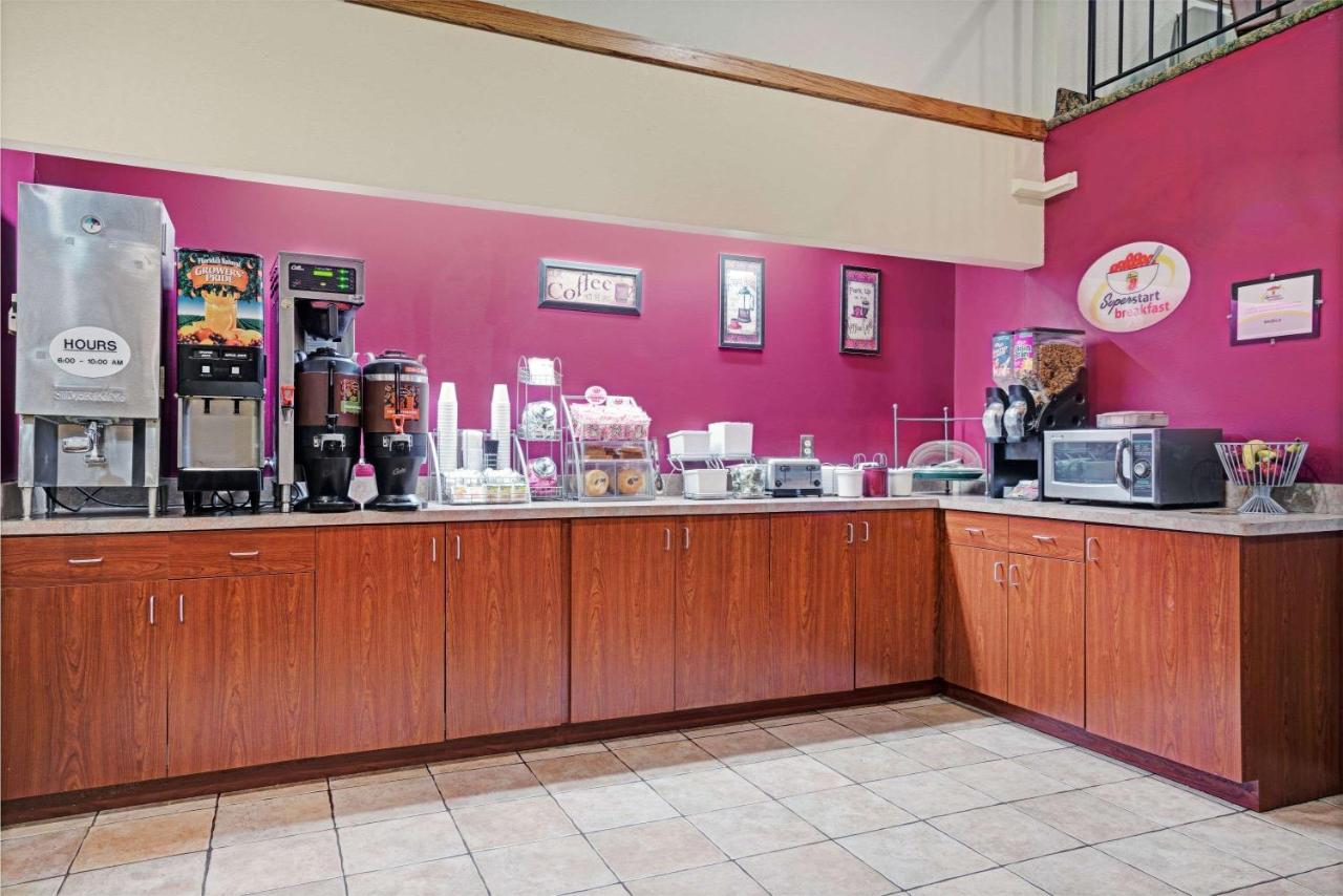| Super 8 by Wyndham Rogers Minnesota
