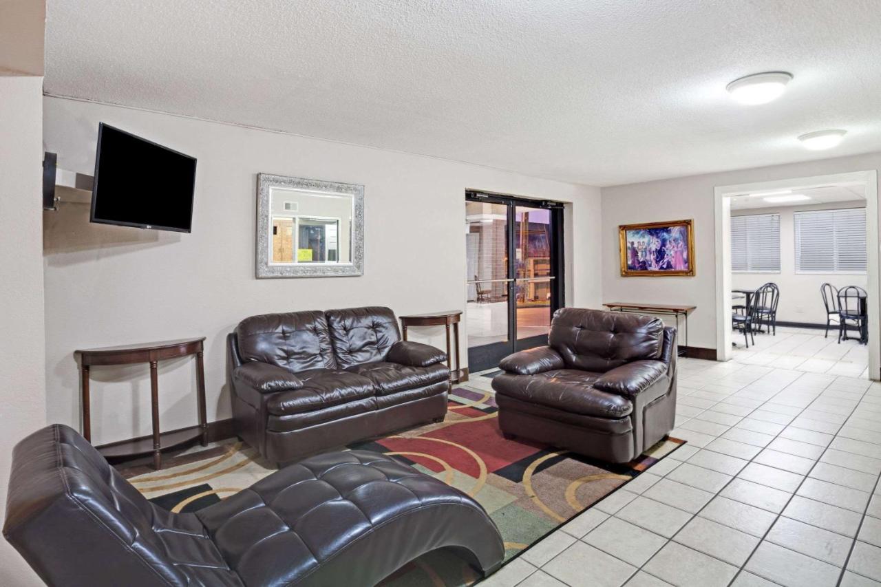 | Super 8 by Wyndham Nashville/ Dntn/ Opryland Area