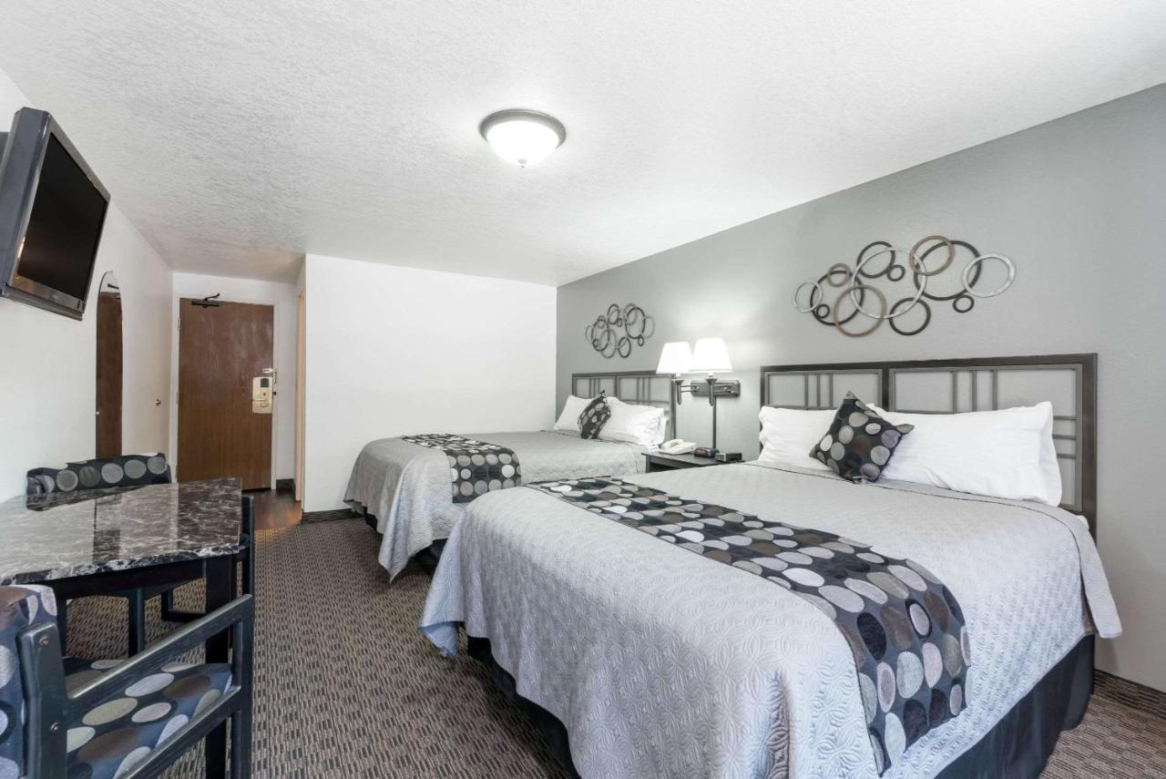 | Super 8 by Wyndham Deadwood Black Hills Area