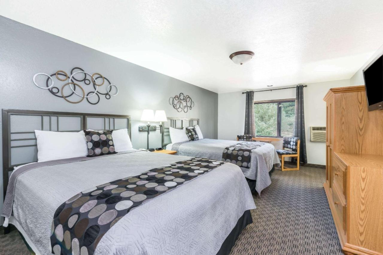 | Super 8 by Wyndham Deadwood Black Hills Area
