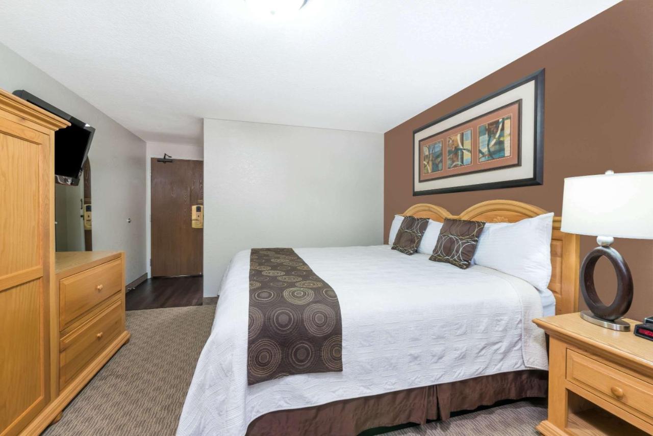 | Super 8 by Wyndham Deadwood Black Hills Area